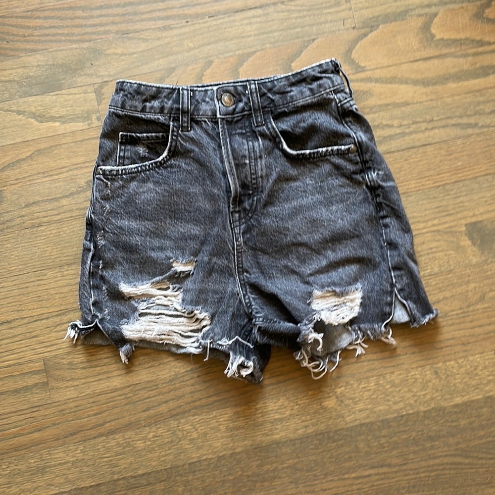 Zara grayish ripped denim shorts